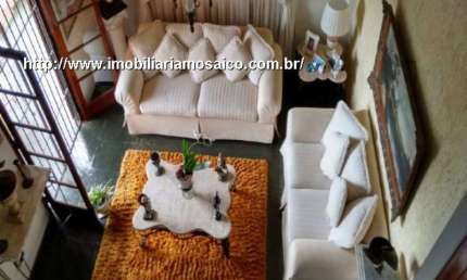 Ampla casa na Ponte São João, 05 dormitórios, 02 suites, 04 vagas