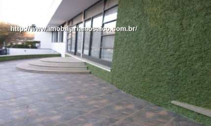 Chácara Urbana para fins comerciais, excelente localização, desocupada, 05 vagas de garagem cobertas, estuda propostas.