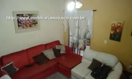 Casa desocupada, reformada, duas moradias, 05 vagas de garagem