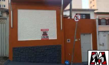 Casa para fins residenciais ou comerciais no Centro.