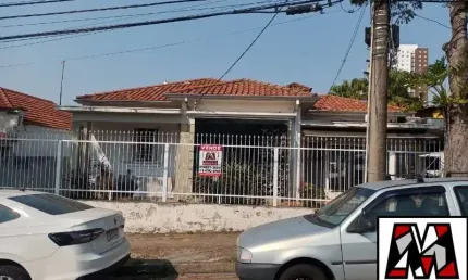 Casa térrea a venda no Anhangabaú, com excelente localização para fins residenciais ou comerciais