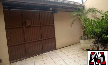 Casa à venda em Jundiaí-SP: 3 quartos, 1 suíte, 2 salas, 3 banheiros, 4 vagas de garagem, 220m² na Vila Galvão!