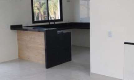 Casa nova de fino acabamento condomínio fechado bairro Medeiros Financiável