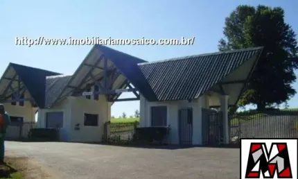 Terreno exclusivo em condomínio de alto padrão em Jundiaí-SP, bairro Ivoturucaia, com 6.240,77 m² de área.