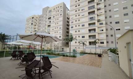 Apartamento mobiliado 2/4, sendo 1 suíte , Nascente
