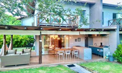 Casa Duplex de 3 suítes em condomínio - Praia do Forte