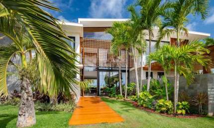 Casa moderna de 8 suítes à beira-mar na Praia do Forte