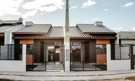 Casa à venda na Rua São Ludgero, 876, Itacolomi, Balneário Piçarras por R$ 440.000