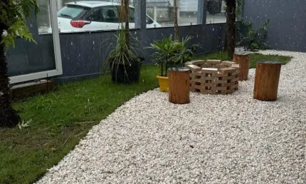 linda casa a 250 metros da praia no centro de Penha SC