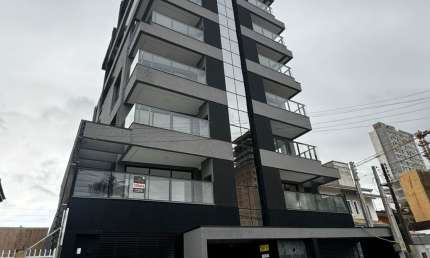 OPORTUNIDADE APARTAMENTO NO CENTRO DE BALNEARIO PIÇARRAS COM TRES QUARTOS SENDO UMA SUITE