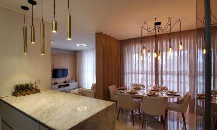 LINDO APARTAMENTO NO CENTRO DE BALNEARIO PIÇARRAS COM TRES SUITES .