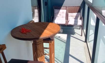 APARTAMENTO A 250 METROS DA PRAIA COM TRES QUARTOS SENDO UMA SUITE