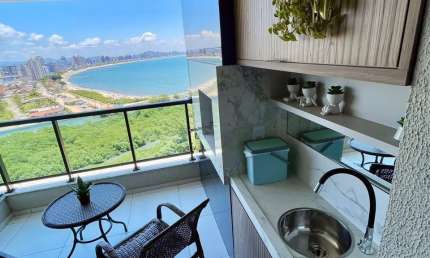 LINDO APARTAMENTO FRENTE MAR ANDAR ALTO TRES QUARTOS