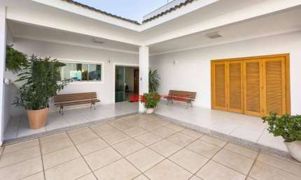 Casa em região mista, residencial e comercial, com 3 dormitórios à venda, 225 m² por R$ 2.400.000 - Jardim Faculdade - Itu/SP