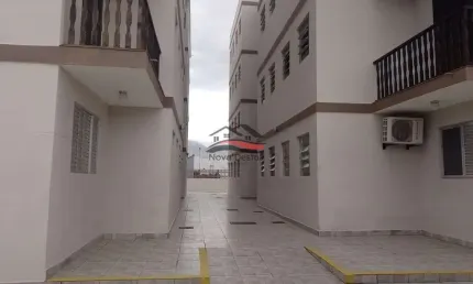 Apartamento térreo com 2 dormitórios a 200 metros da Praia do Indaiá