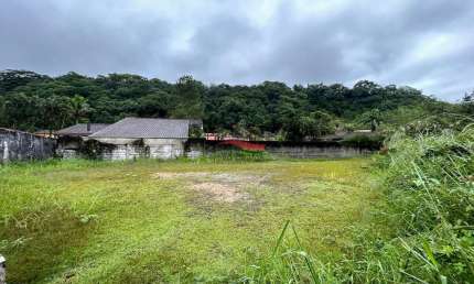 Ótimo Terreno murado e aterrado à venda, 200 metros da praia da Cocanha, escritura definitiva Caraguatatuba, SP