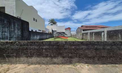 Vende-se Terreno na Avenida principal do Bairro Pontal Santa Marina em Caraguatatuba - 360m²