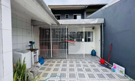 Casa à venda no bairro Rio do Ouro - Caraguatatuba/SP