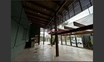 Ponto Comercial e 2 banheiros para locação, 256 m² Centro de Caraguatatuba-SP