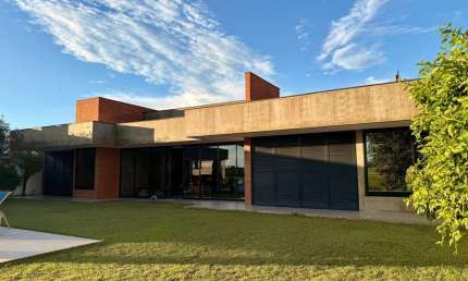 Casa para Venda em Brotas, Cajú, 3 dormitórios, 3 suítes, 5 banheiros, 3 vagas