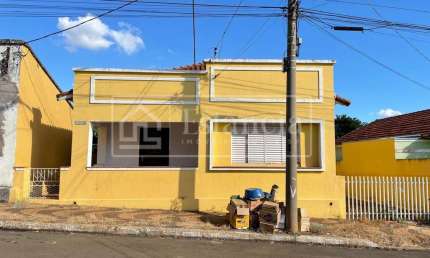 Casa para Locação em Brotas, Centro, 2 dormitórios, 1 banheiro, 3 vagas
