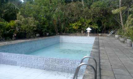 Via imóveis aluga e adm casa em Granja com  piscina e área de reserva Ambiental