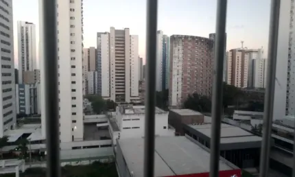 3 quartos sendo um suíte  andar alto bem localizado entre o shopping center recife e a praia de boa viagem