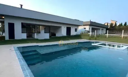 Casa térrea nova, à venda, 3 suítes, escritório, piscina, Condomínio Terras de Itaici, Indaiatuba.