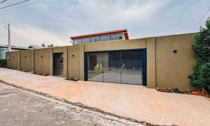 Casa térrea seminova à venda, 4 suítes, planejados, piscina, Terras de Itaici, Indaiatuba.