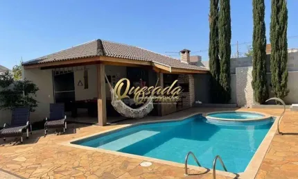 Sobrado à venda, 4 suítes, closet, planejados, piscina, Condomínio Alto de Itaici, Indaiatuba.