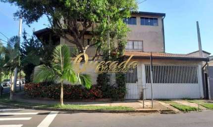Sobrado à venda, 4 casas, 2 quartos cada, 5 vagas, quintal, Jardim Regina, Indaiatuba.