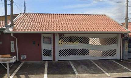 Duas casas, à venda, com 3 e 2 dormitórios, no Jardim Califórnia, Indaiatuba.