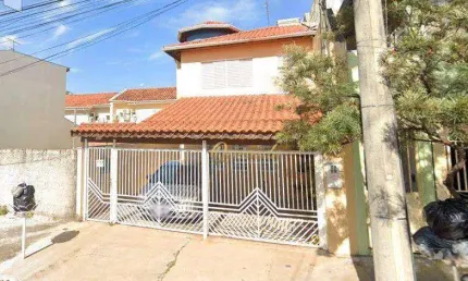 Sobrado à venda, 4 quartos, 2 suítes, quintal, Jardim Valença, Indaiatuba.