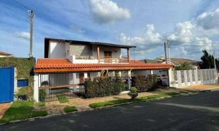 Sobrado à venda, 4 suítes, planejados, área gourmet, quintal grande, Vila Suíça, Indaiatuba.