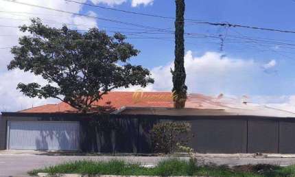 Casa térrea à venda, 3 quartos, 1 suíte, piscina, ar, quintal, Jardim Regina, Indaiatuba.