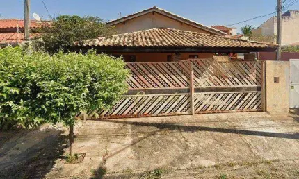 Casa térrea, a venda, 3 suítes, quintal, Jardim Monte Verde, Indaiatuba.