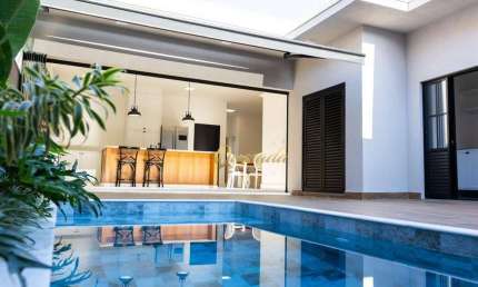 Casa térrea à venda, 3 suítes, piscina, porteira fechada, Condomínio Maria Cândida, Indaiatuba.