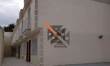 Sobrado de Condomínio- Planta com 2 dorms - wc social - lavabo - lavanderia - 1 vaga - localização privilegiada-farto comércio
