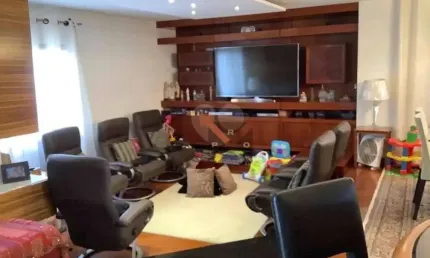 Apartamento Próximo ao Clube Juventus  04 Dormitórios sendo 03 Suítes - 04 Vagas