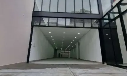 prédio comercial localização com grande fluxo de pessoas,   estacionamento para 15 vagas