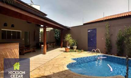CASA COM PISCINA AQUECIDA A VENDA EM PIRASSUNUNGA/SP