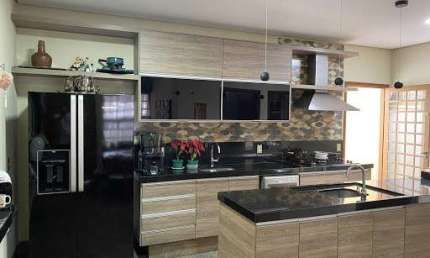 Casa com 3 dormitórios à venda, 250 m² por R$ 750.000,00 - Jardim Roma - Pirassununga/SP