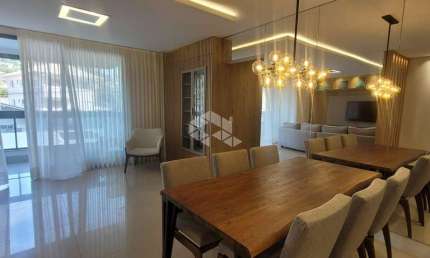 Apartamento alto padrão com três dormitórios  na Agronômica