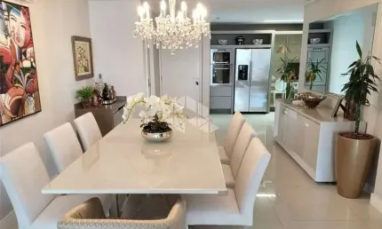 Apartamento semi mobiliado com 3 suítes e 2 vagas de garagem no bairro centro em florianópolis/sc