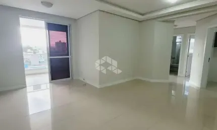 Apartamento seminovo com 03 dormitórios no bairro Barreiros, em São José- SC