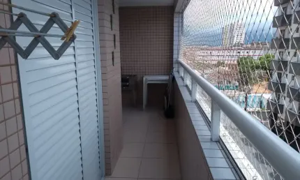 Apartamento 2 dormitórios mobilado com sacada 300 m do mar na ocian.