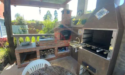Casa de Campo para Locação em Atibaia, Itapetinga, 3 dormitórios, 1 suíte, 3 banheiros, 2 vagas