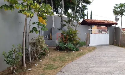 Casa 3 dormitórios para Locação em Atibaia, Jardim do Lago, 3 dormitórios, 2 suítes, 4 banheiros, 4 vagas