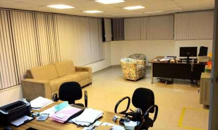 Sala Comercial em Laurdo de Feritas com 01G e 170M²