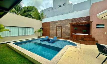 Casa Alto Padrão em Barra do Jacuípe com 4|4, 04G e 240M²